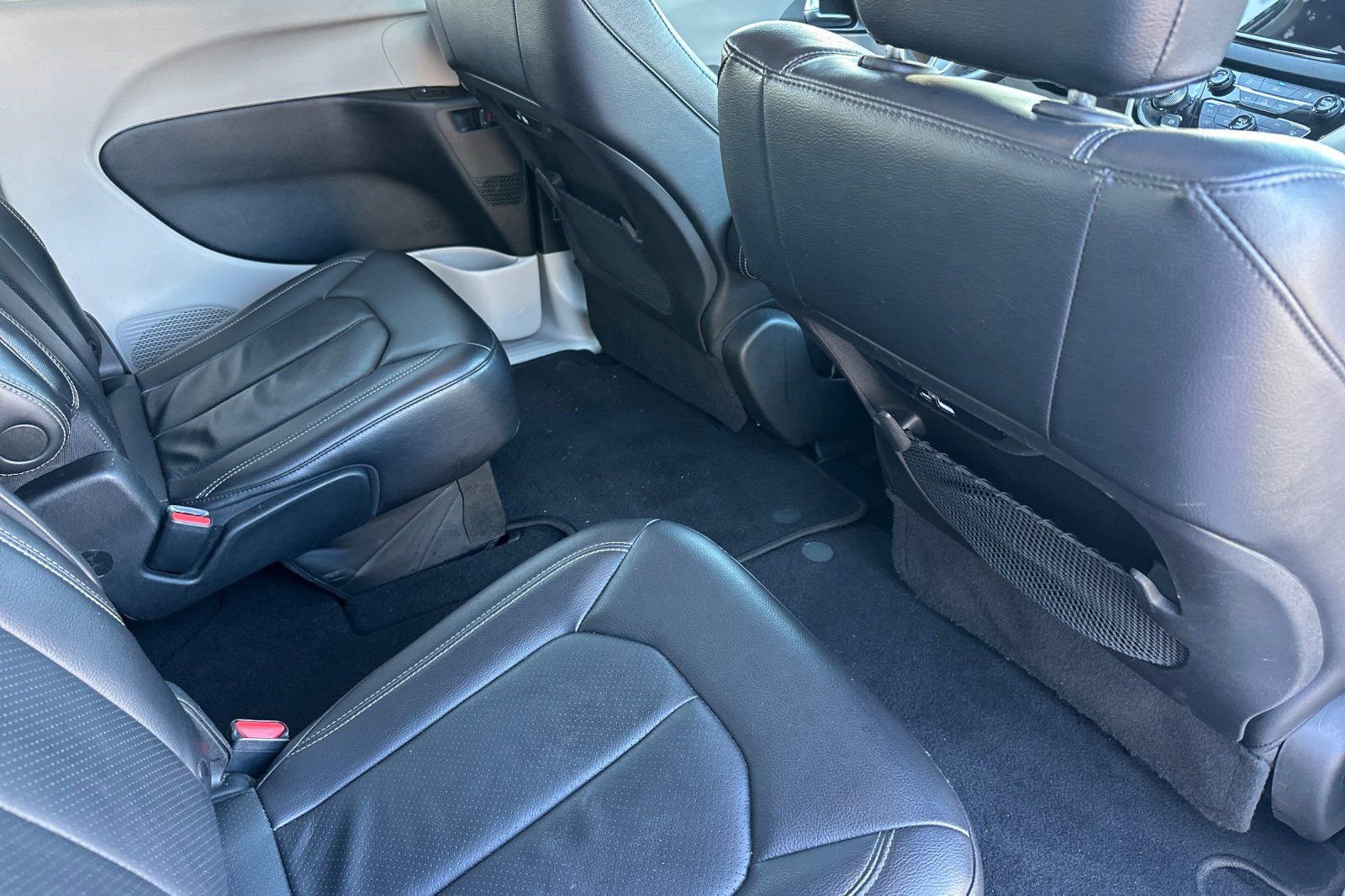 Used 2022 Chrysler Pacifica Touring-L FWD image 18