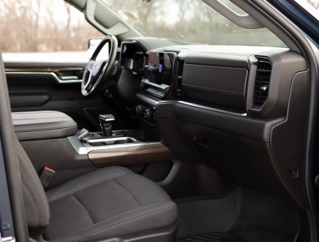 Used 2023 Chevrolet Silverado 1500 RST AWD/4WD image 30