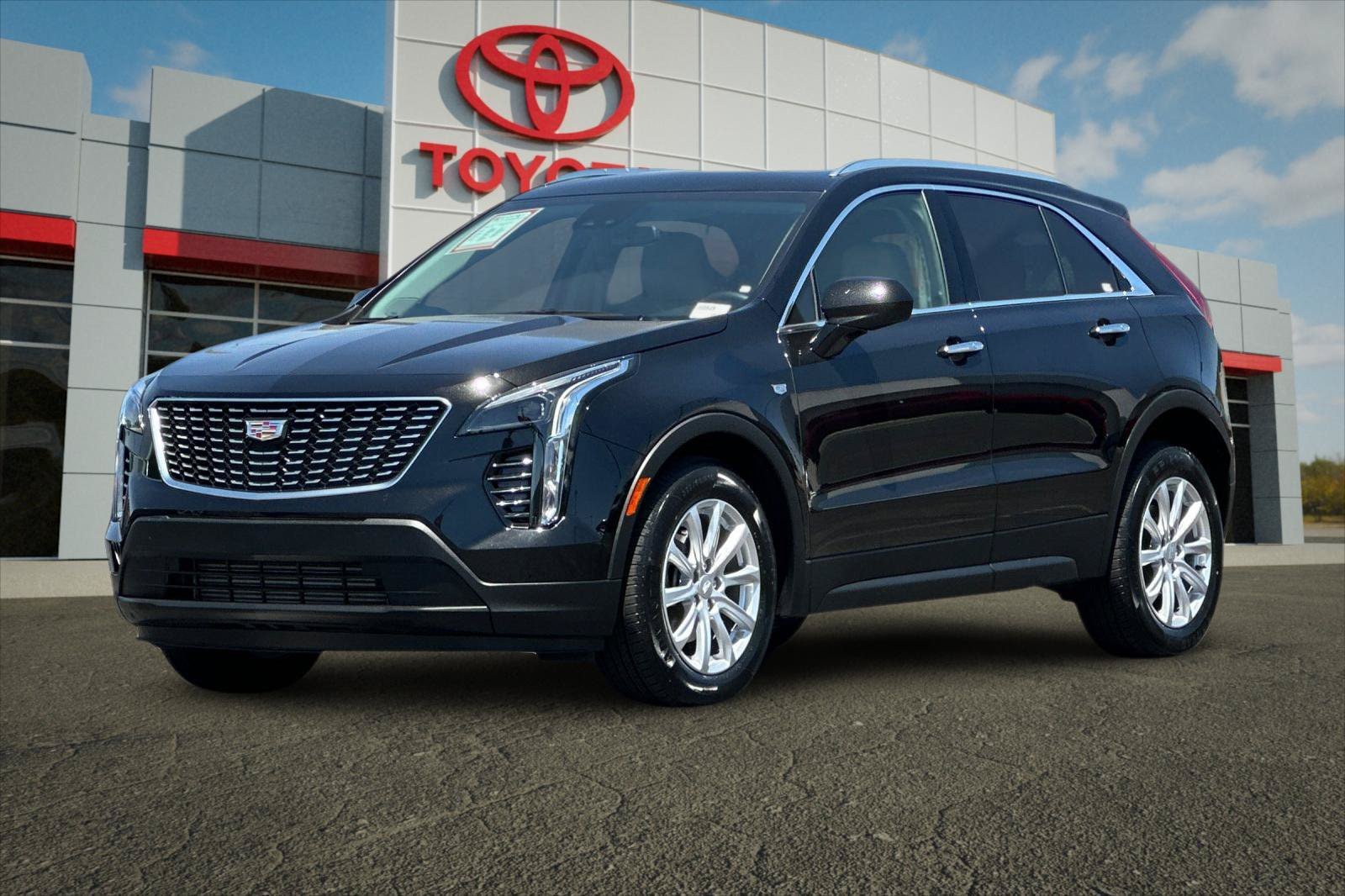 Used 2021 Cadillac XT4 Luxury w/ Driver Awareness Package FWD image 7