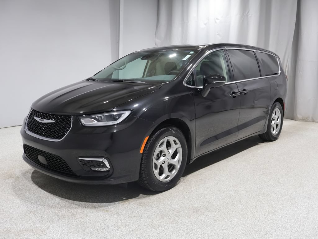Certified 2024 Chrysler Pacifica Limited FWD image 6