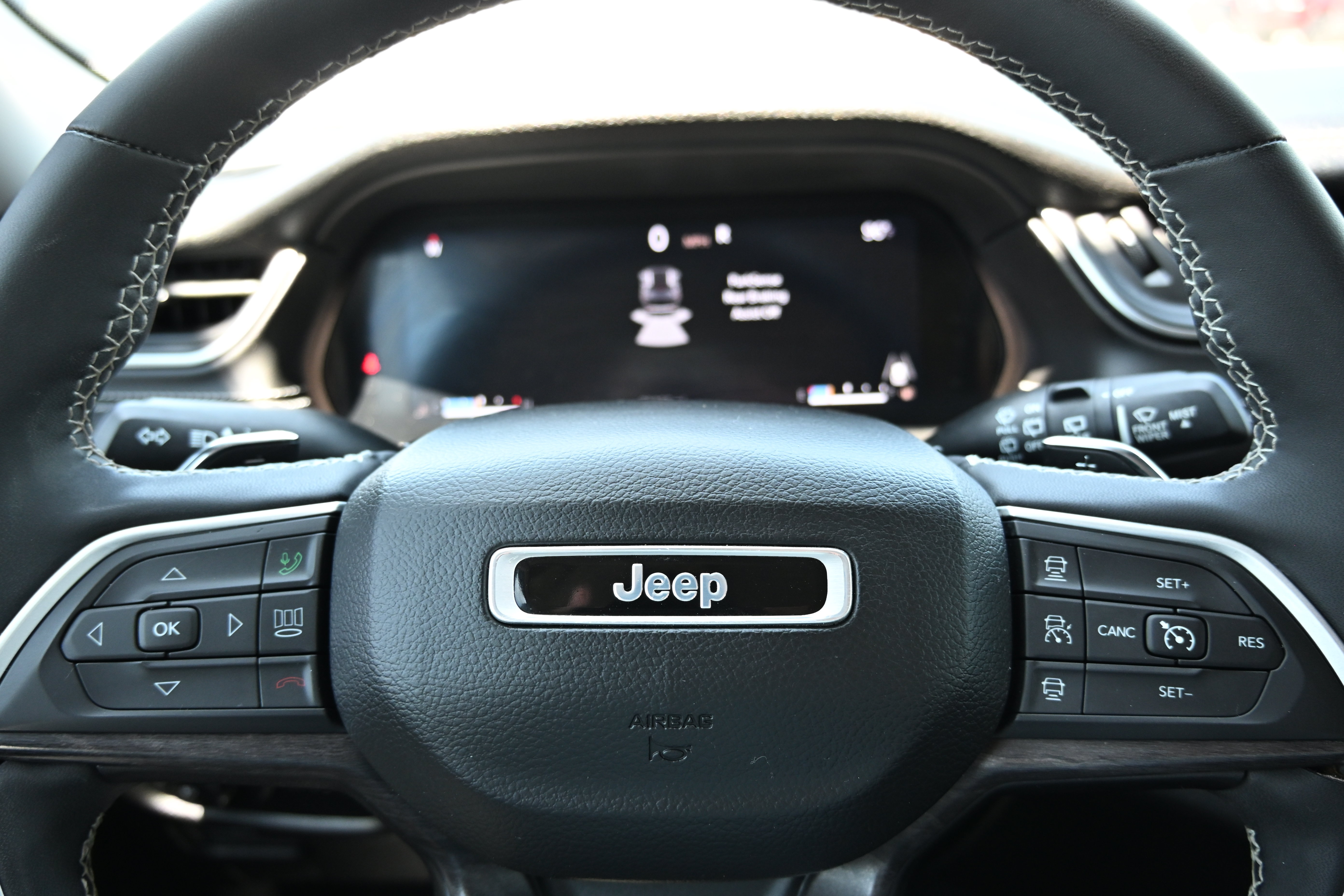Used 2023 Jeep Grand Cherokee Limited AWD/4WD image 29