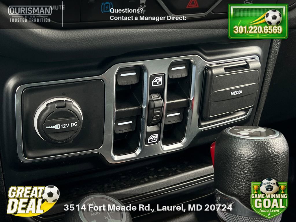 Used 2024 Jeep Wrangler Unlimited Sahara AWD/4WD image 8