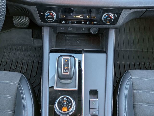 Used 2024 Mitsubishi Outlander SE Black Edition FWD image 21