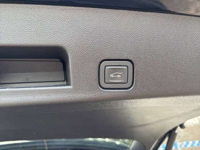 Used 2026 Chevrolet Traverse Z71 image 24