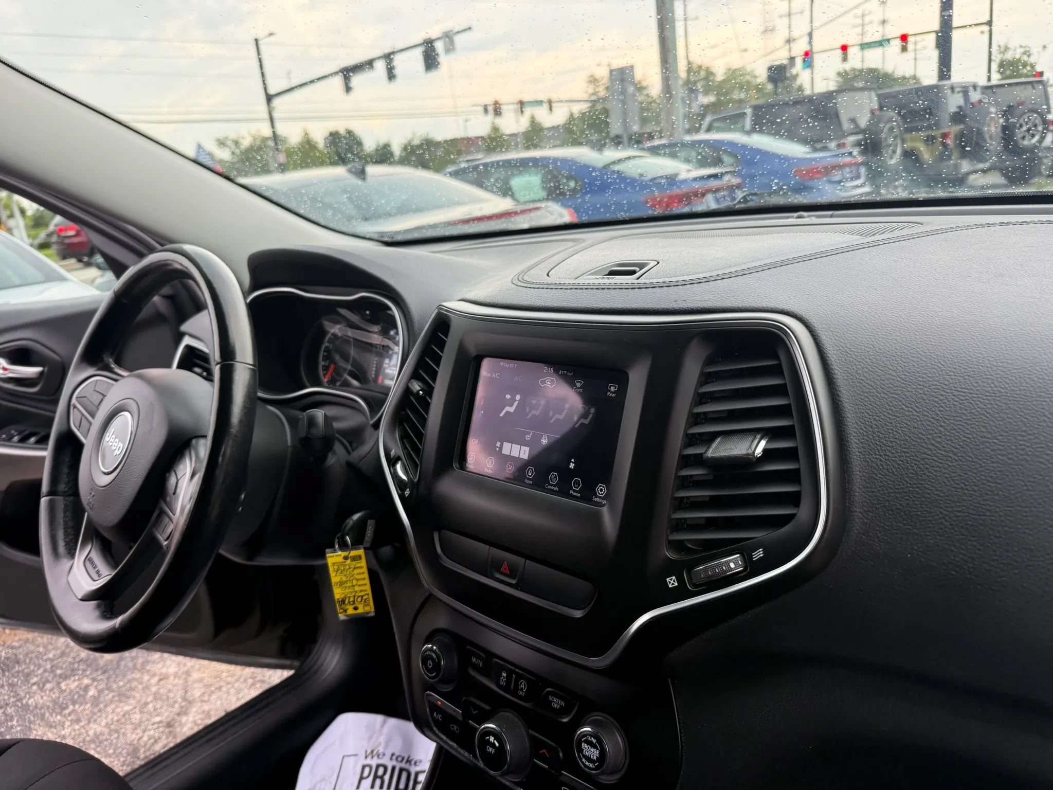 Used 2020 Jeep Cherokee Latitude w/ Cold Weather Group AWD/4WD image 23