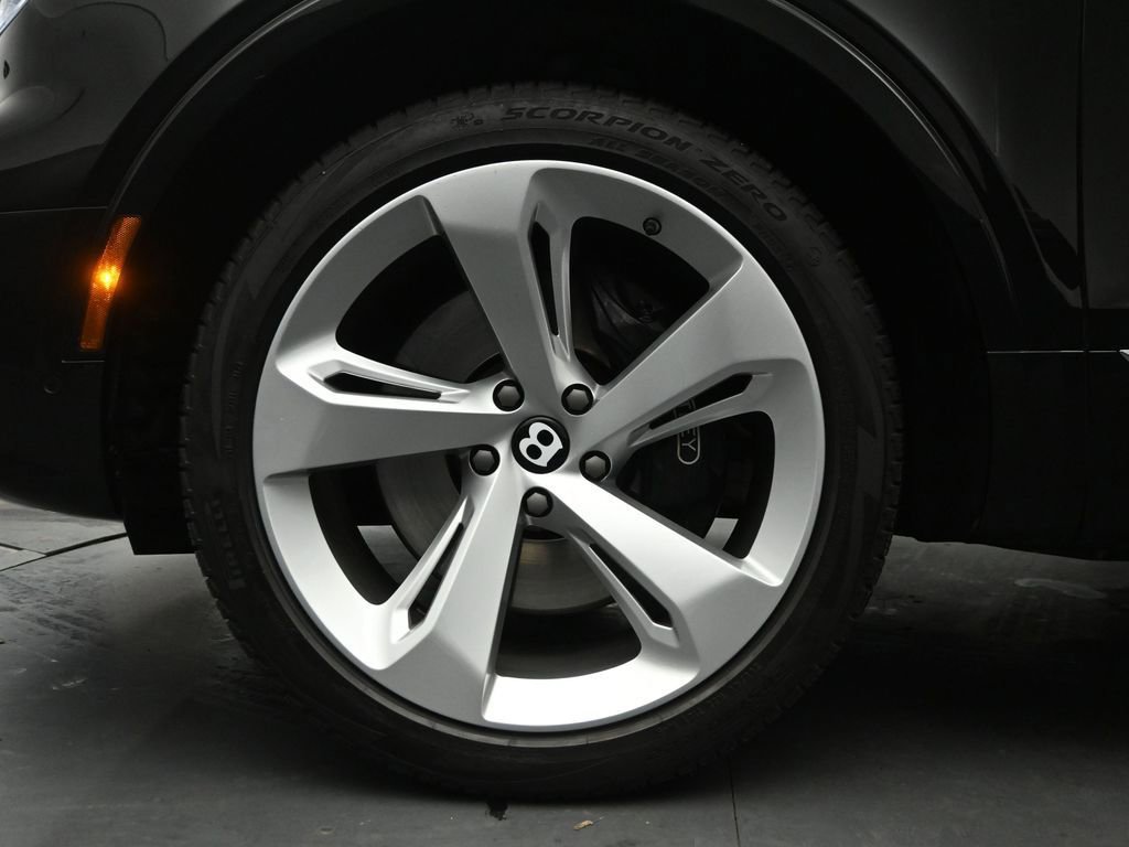 Used 2021 Bentley Bentayga image 33