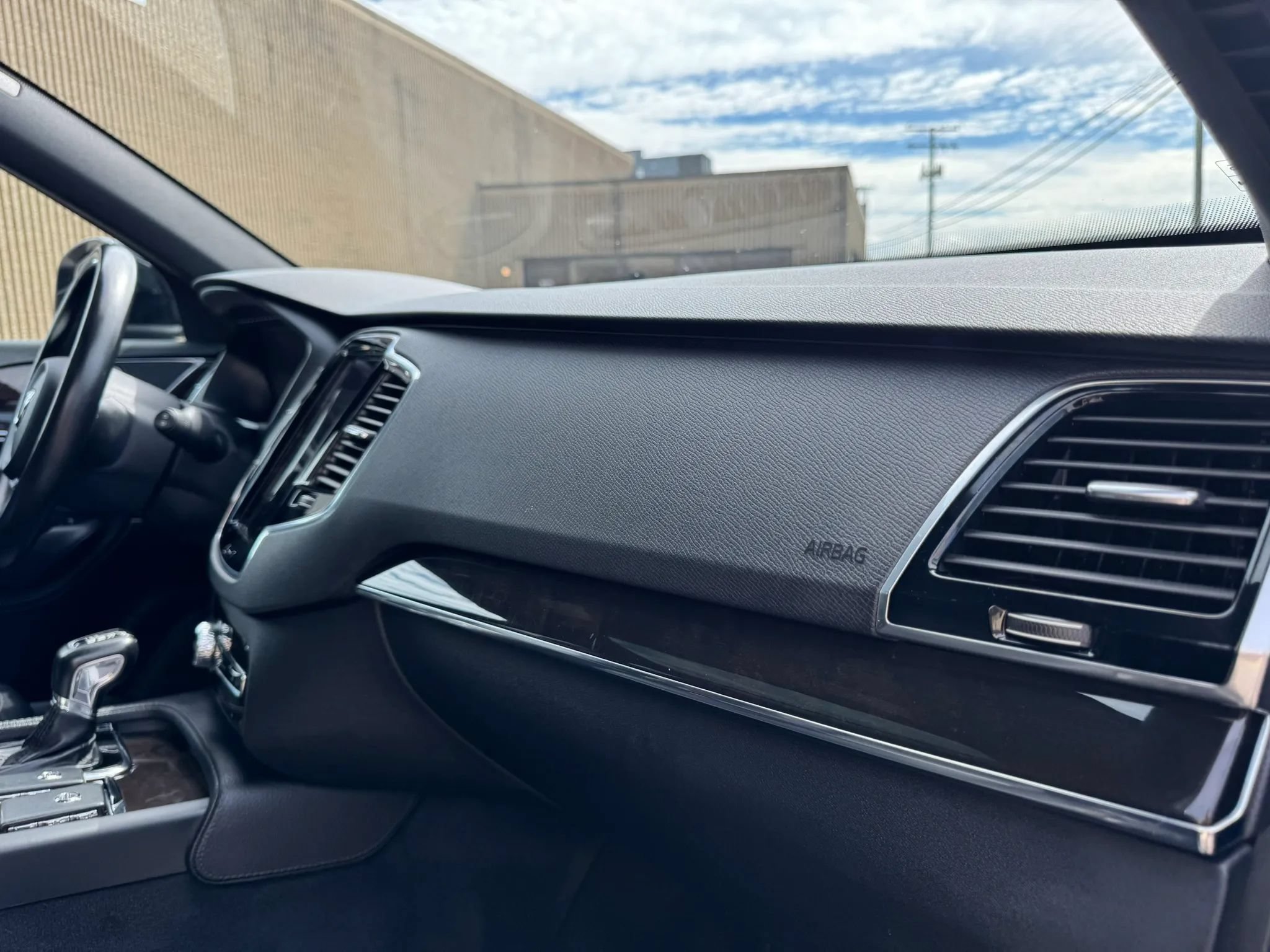 Used 2018 Volvo XC90 T6 Momentum w/ Convenience Package AWD/4WD image 26