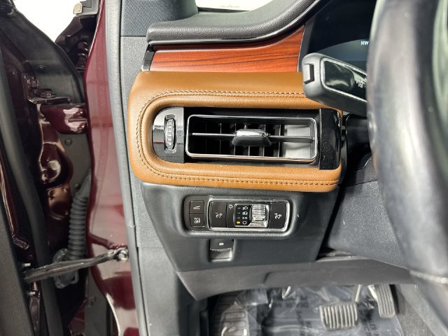 Used 2023 Lincoln Nautilus Reserve AWD/4WD image 14