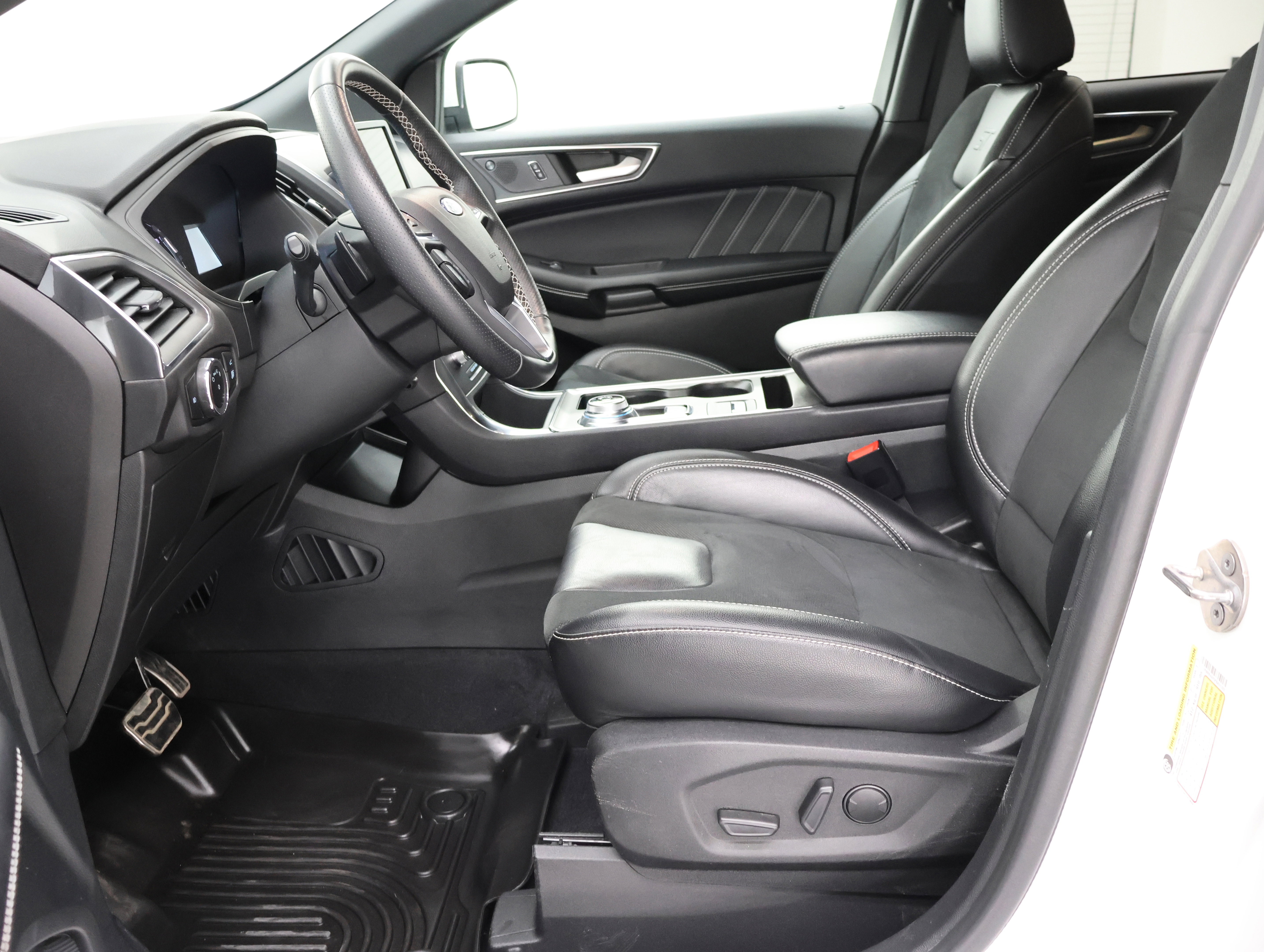 Used 2023 Ford Edge ST image 8