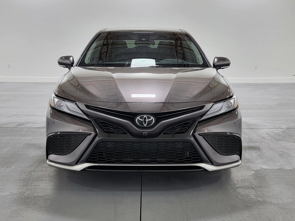 Used 2023 Toyota Camry XSE FWD image 3