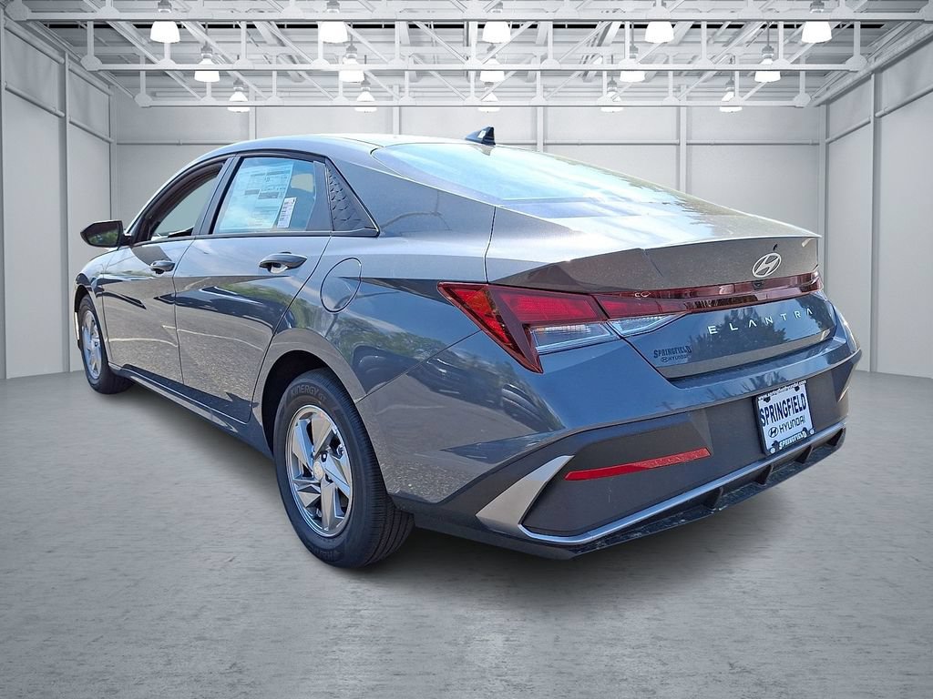 New 2026 Hyundai Elantra SE FWD image 3
