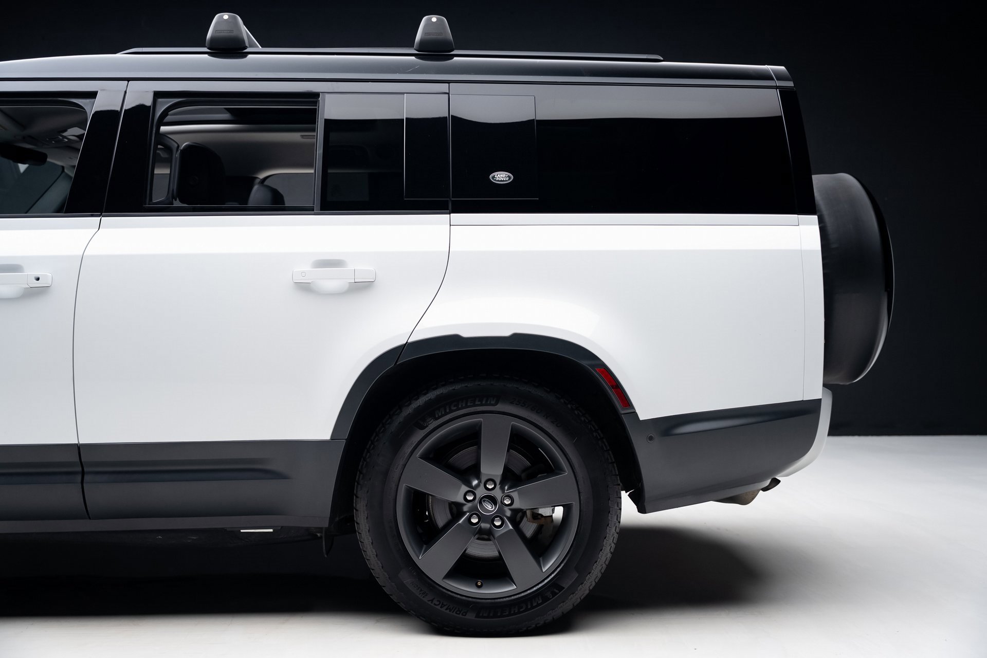 Used 2023 Land Rover Defender 130 SE image 21