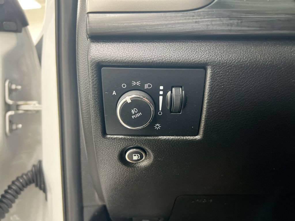 Used 2022 Jeep Grand Cherokee Laredo X AWD/4WD image 19