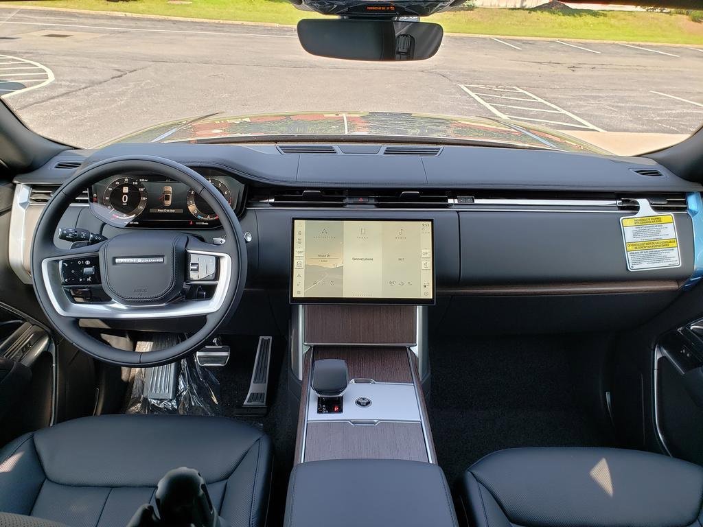 New 2025 Land Rover Range Rover SE image 13