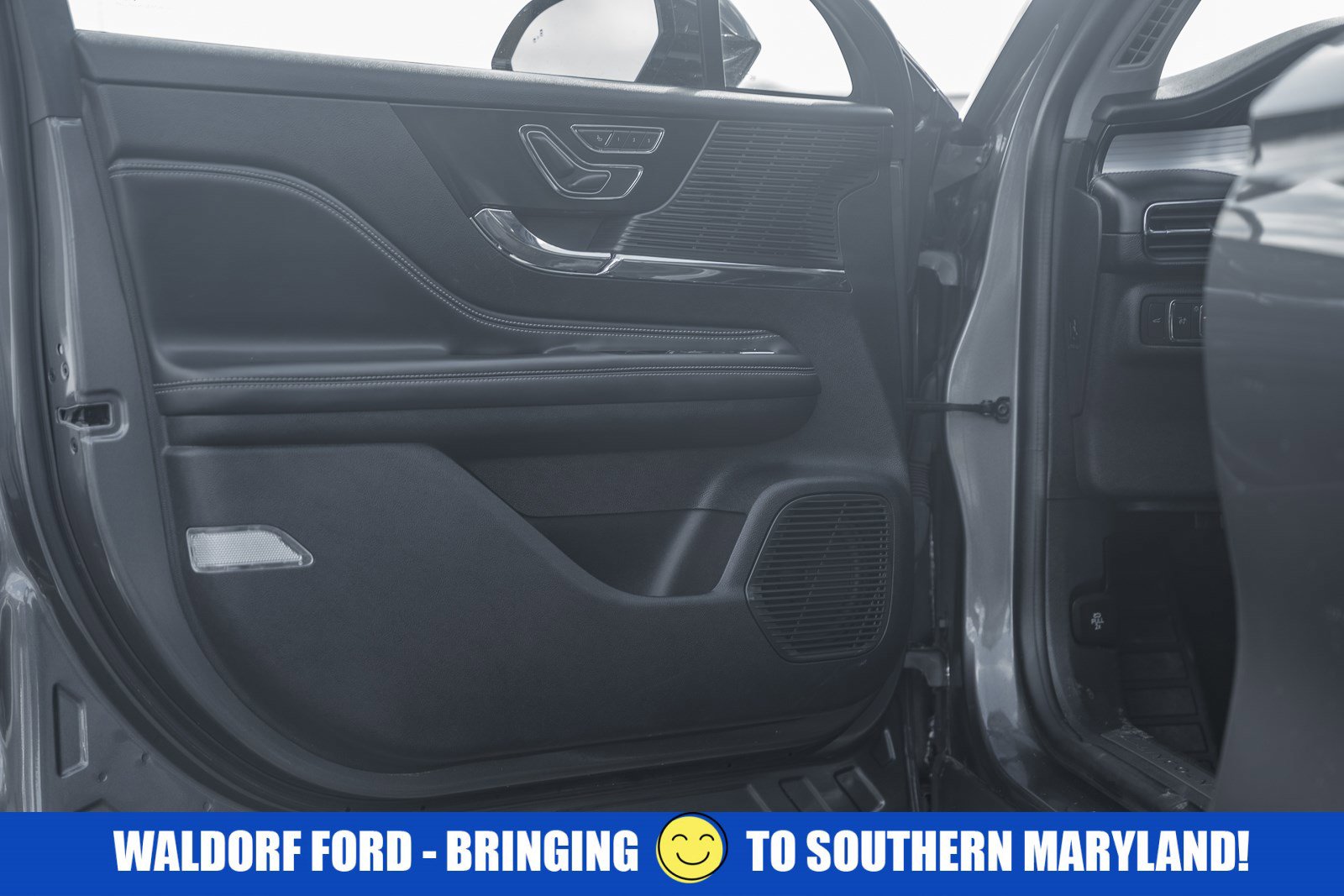 Used 2022 Lincoln Corsair Standard w/ Premium Package image 38