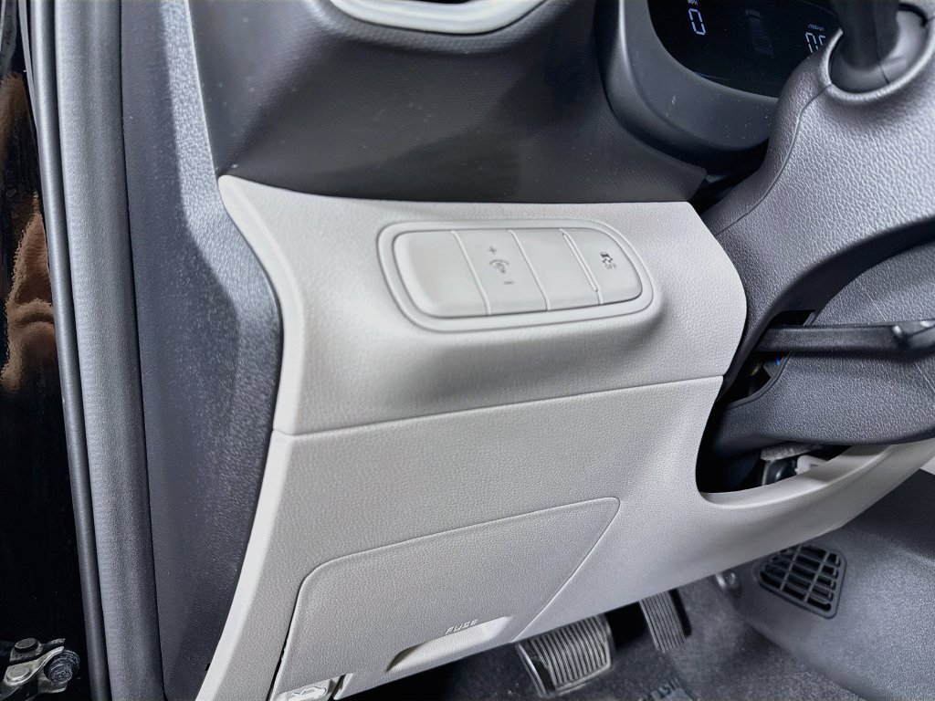Used 2023 Hyundai Venue SEL FWD image 10