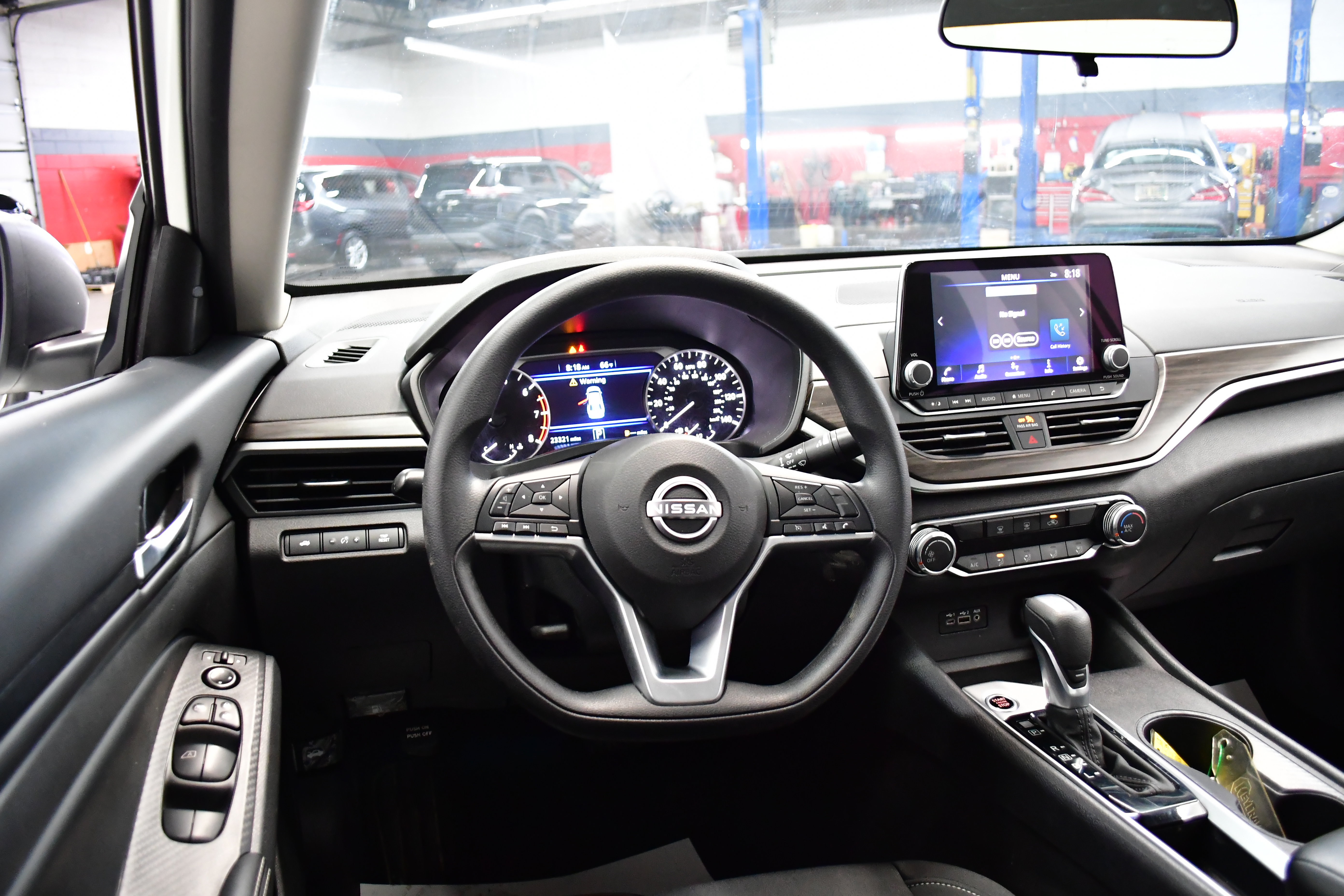 Used 2025 Nissan Altima 2.5 SV FWD image 8