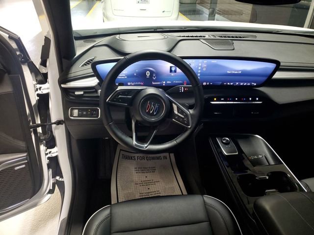 Used 2025 Buick Enclave Preferred image 3