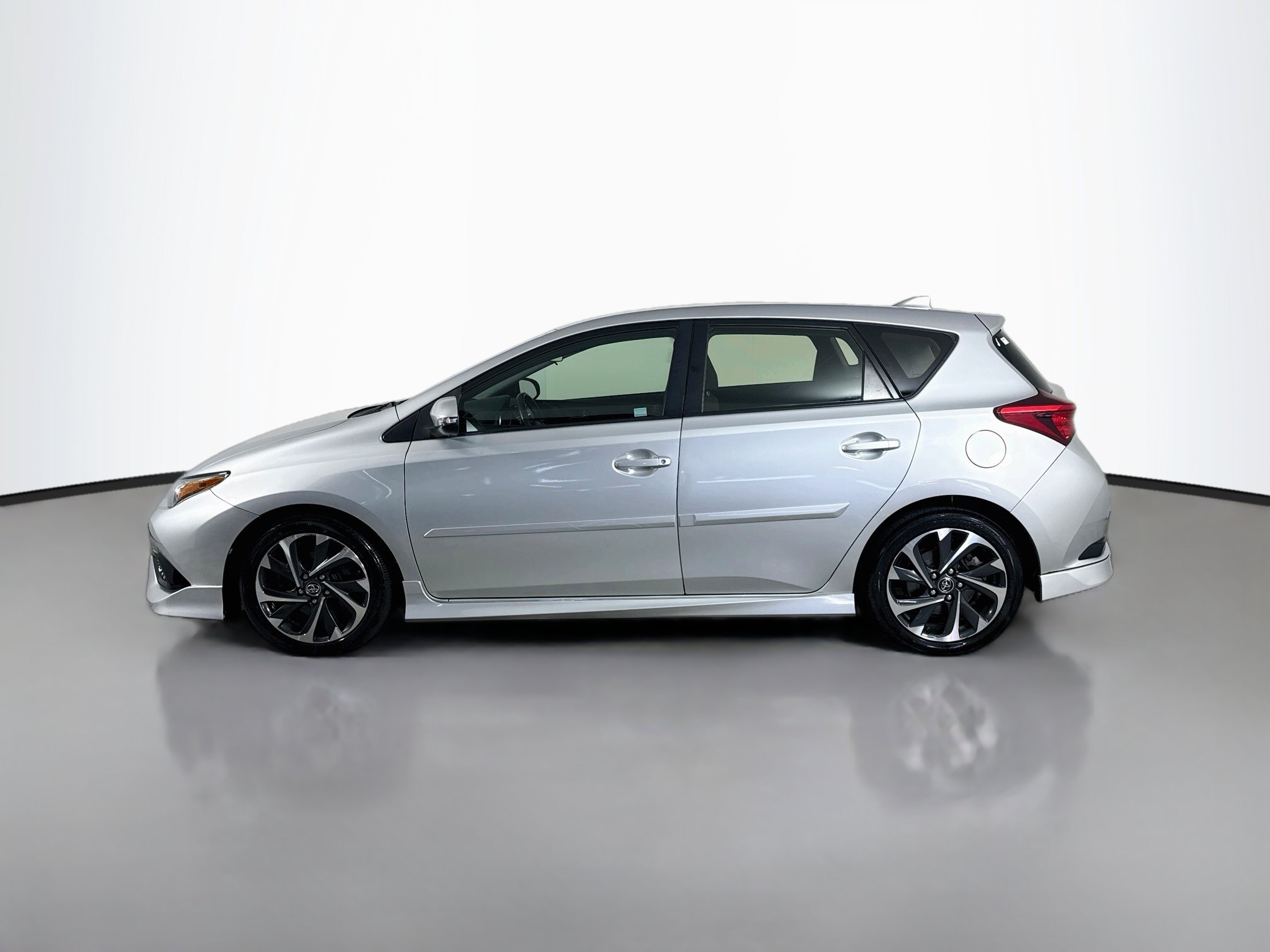Used 2018 Toyota Corolla iM w/ All-Weather Mat Package FWD image 6