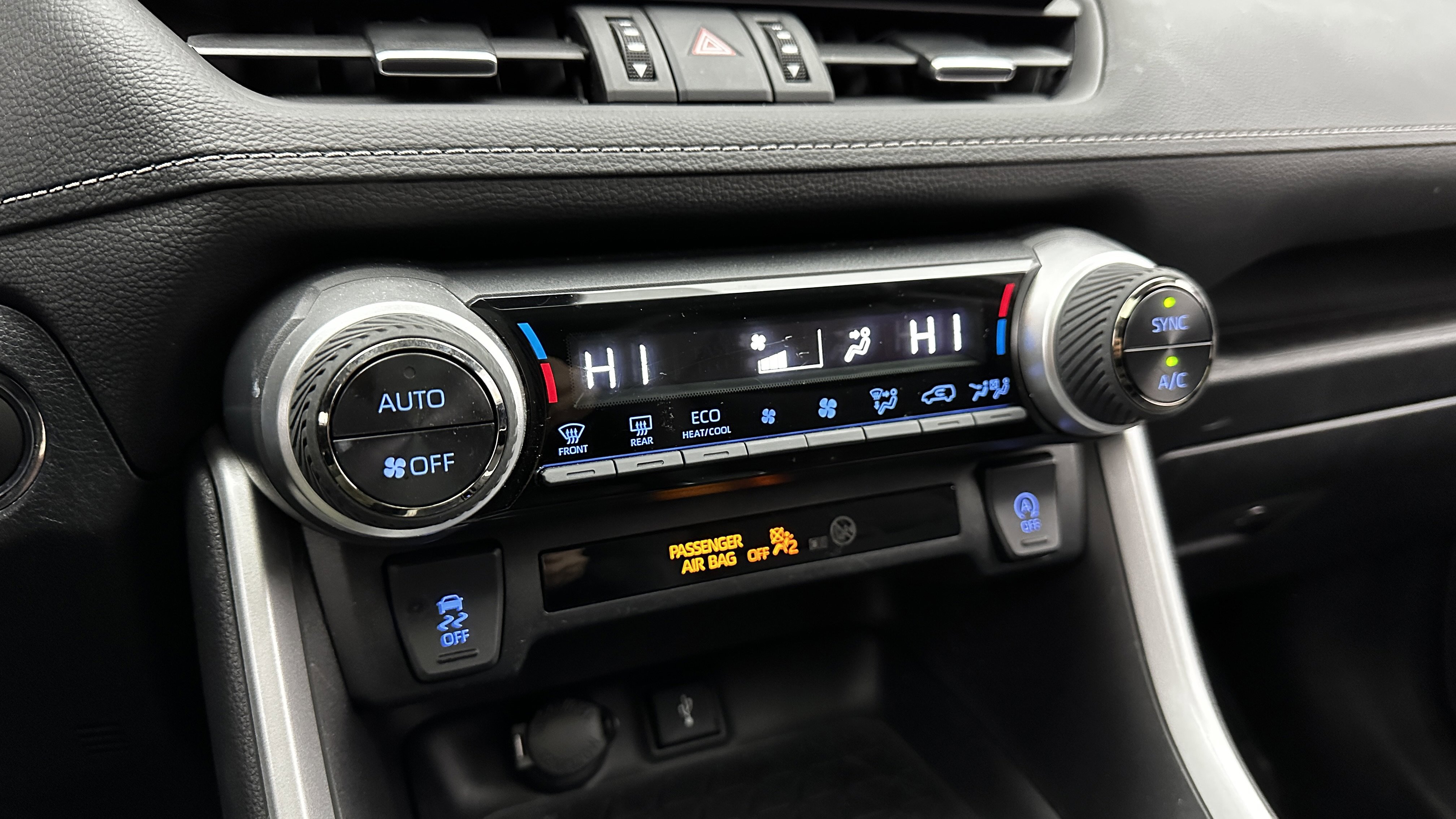 Used 2022 Toyota RAV4 XLE Premium image 19