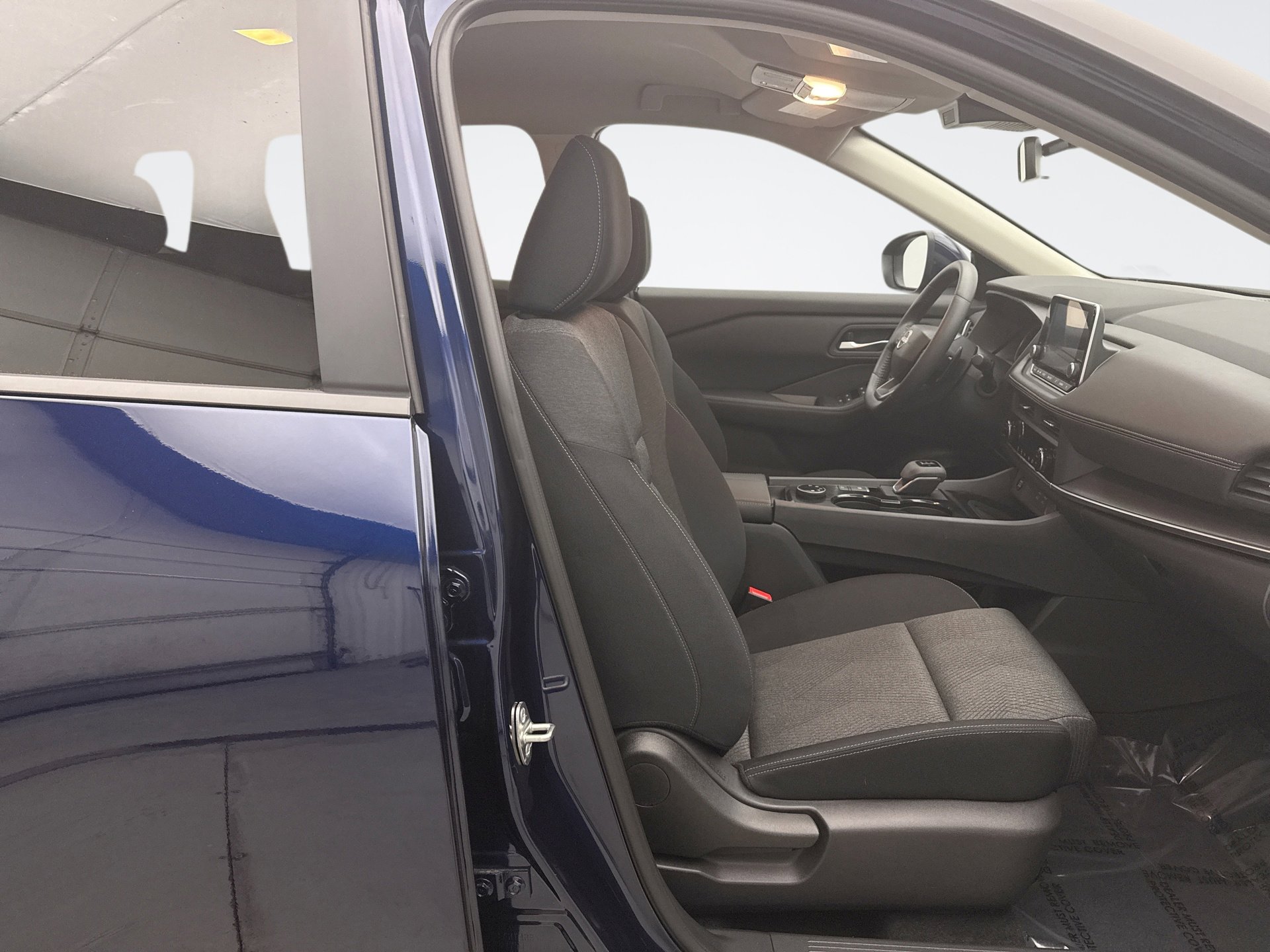 Used 2025 Nissan Rogue SV image 16