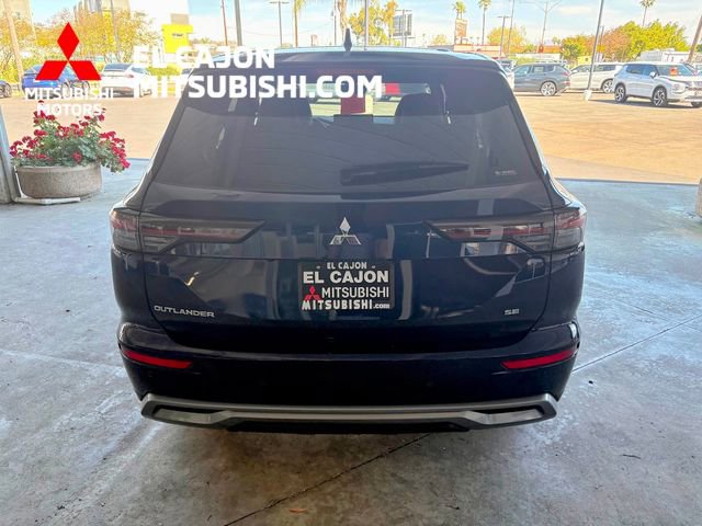 Used 2025 Mitsubishi Outlander SE image 4