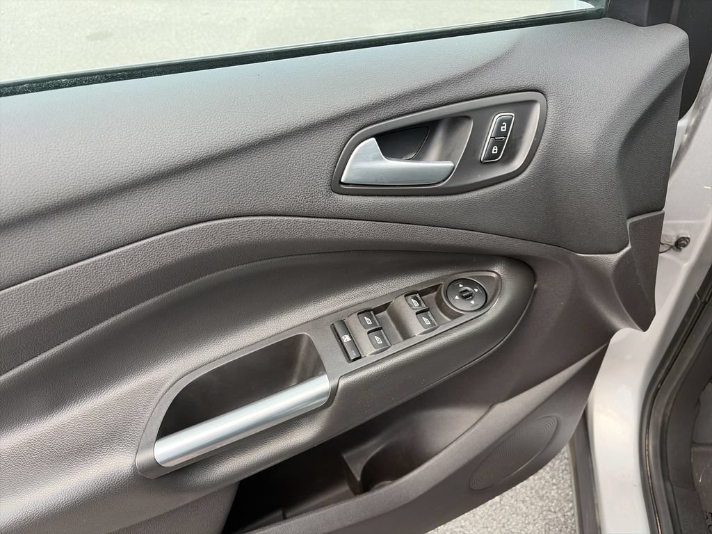 Used 2016 Ford Escape SE FWD image 17