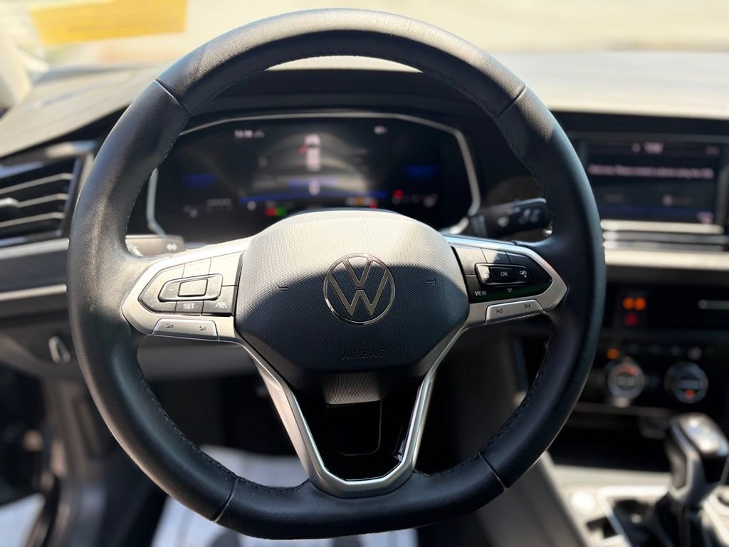 Used 2024 Volkswagen Jetta SE FWD image 11