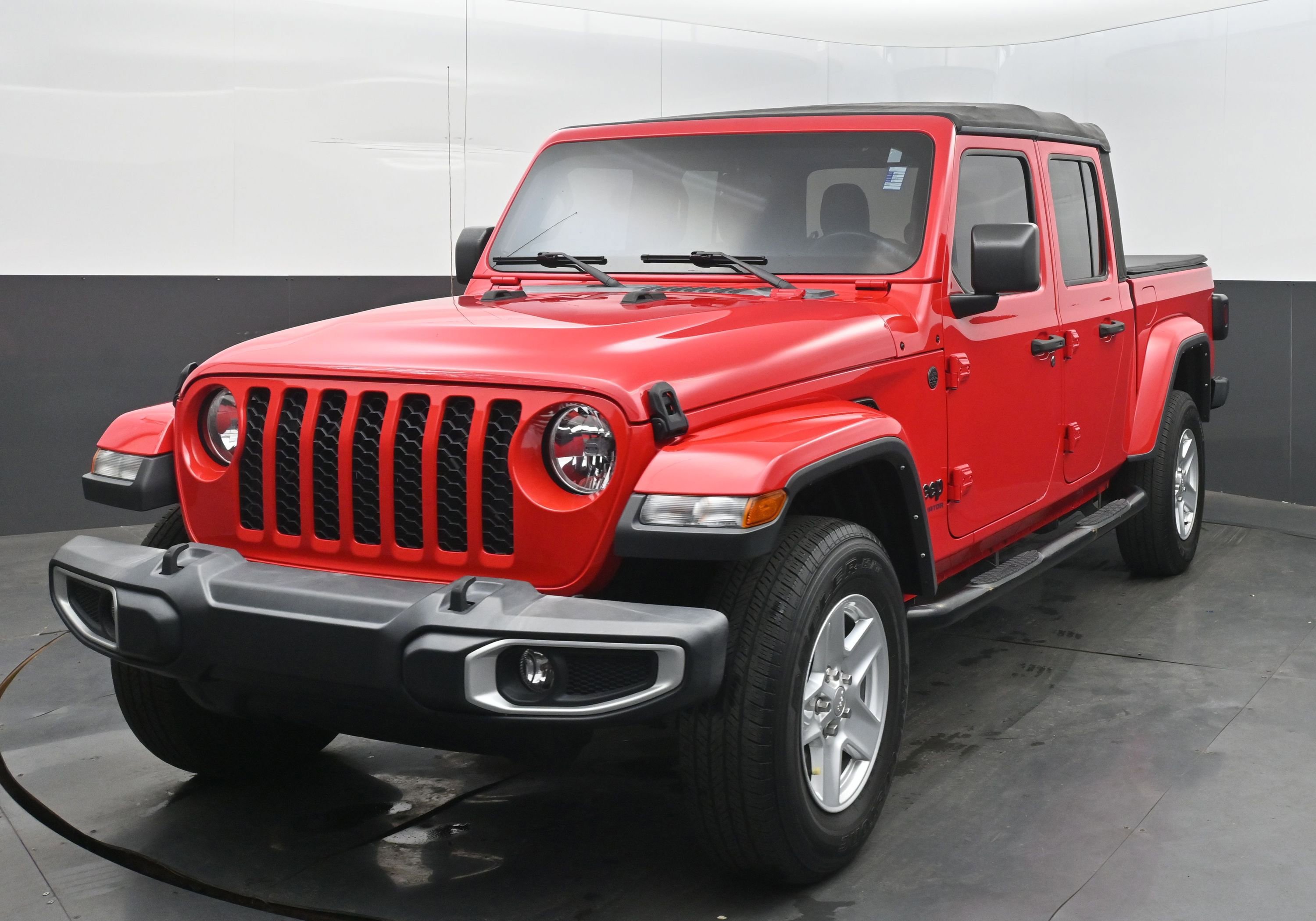 Used 2022 Jeep Gladiator Sport image 3