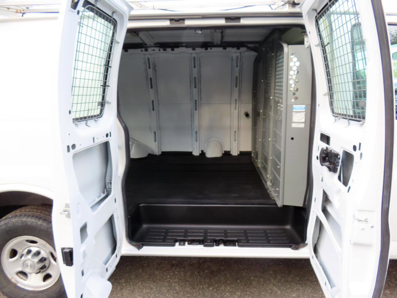 Used 2015 Chevrolet Express 2500 RWD image 17