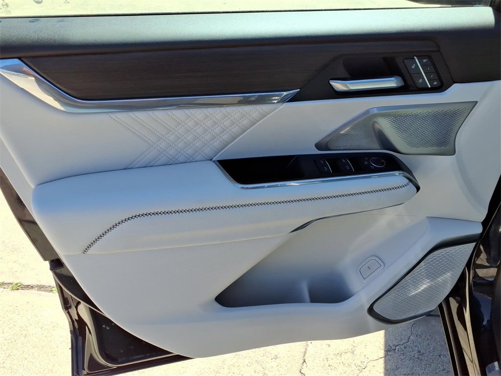 Certified 2025 GMC Acadia Denali w/ Super Cruise Package image 17