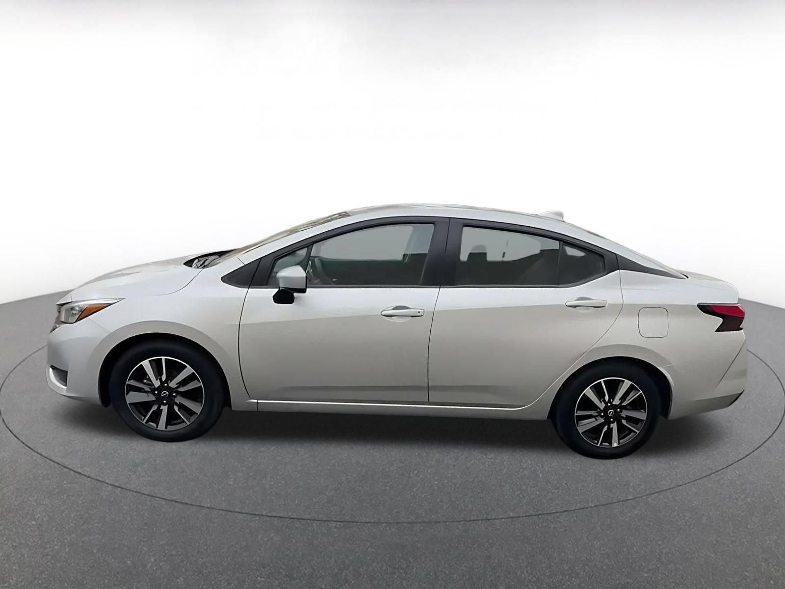 Used 2025 Nissan Versa SV FWD image 8