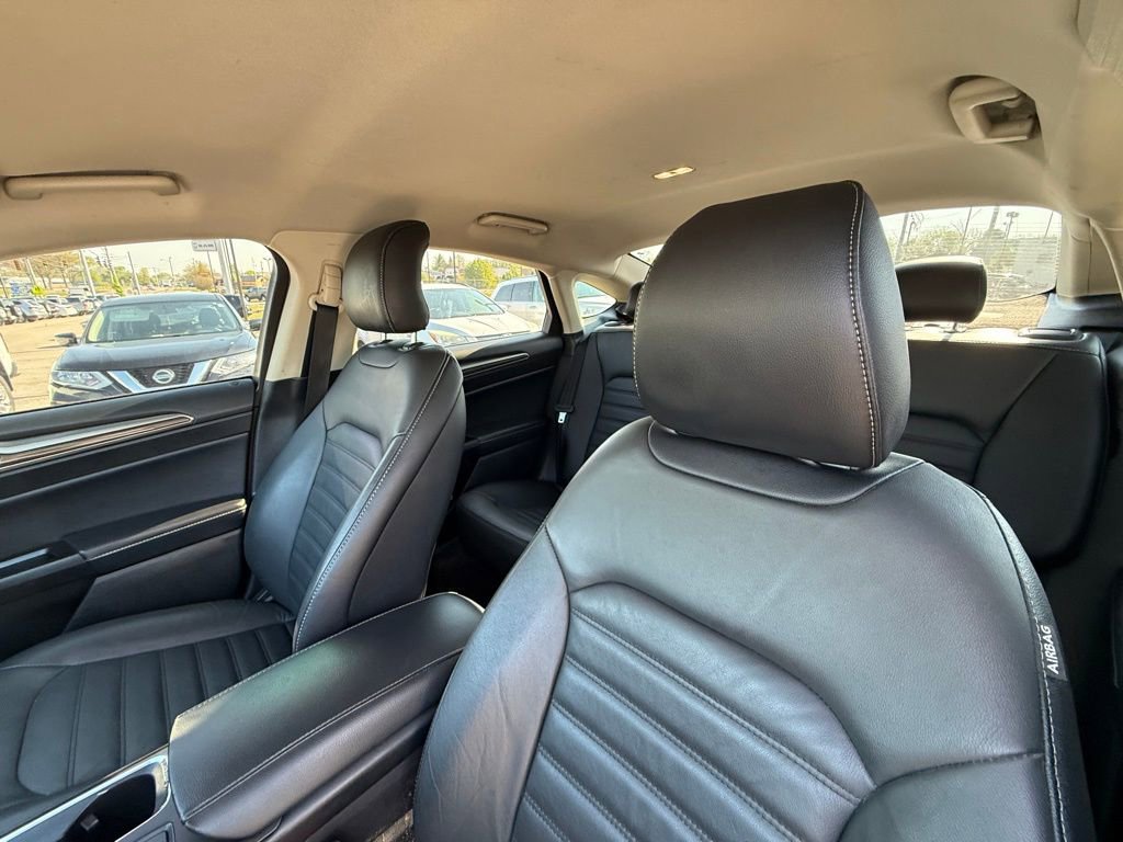 Used 2018 Ford Fusion SE w/ Fusion SE Technology Package FWD image 13