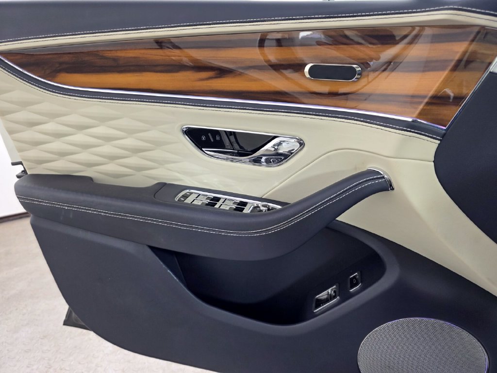 Used 2021 Bentley Flying Spur W12 AWD/4WD image 31