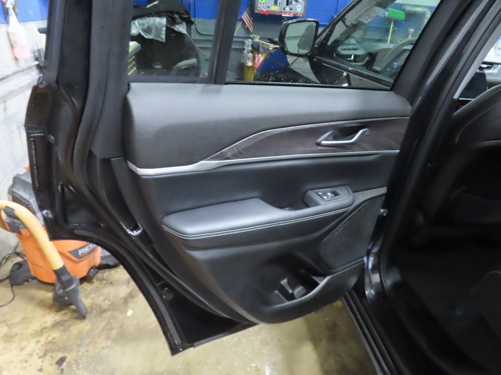 Certified 2023 Jeep Grand Cherokee Limited w/ Black Appearance Package image 25