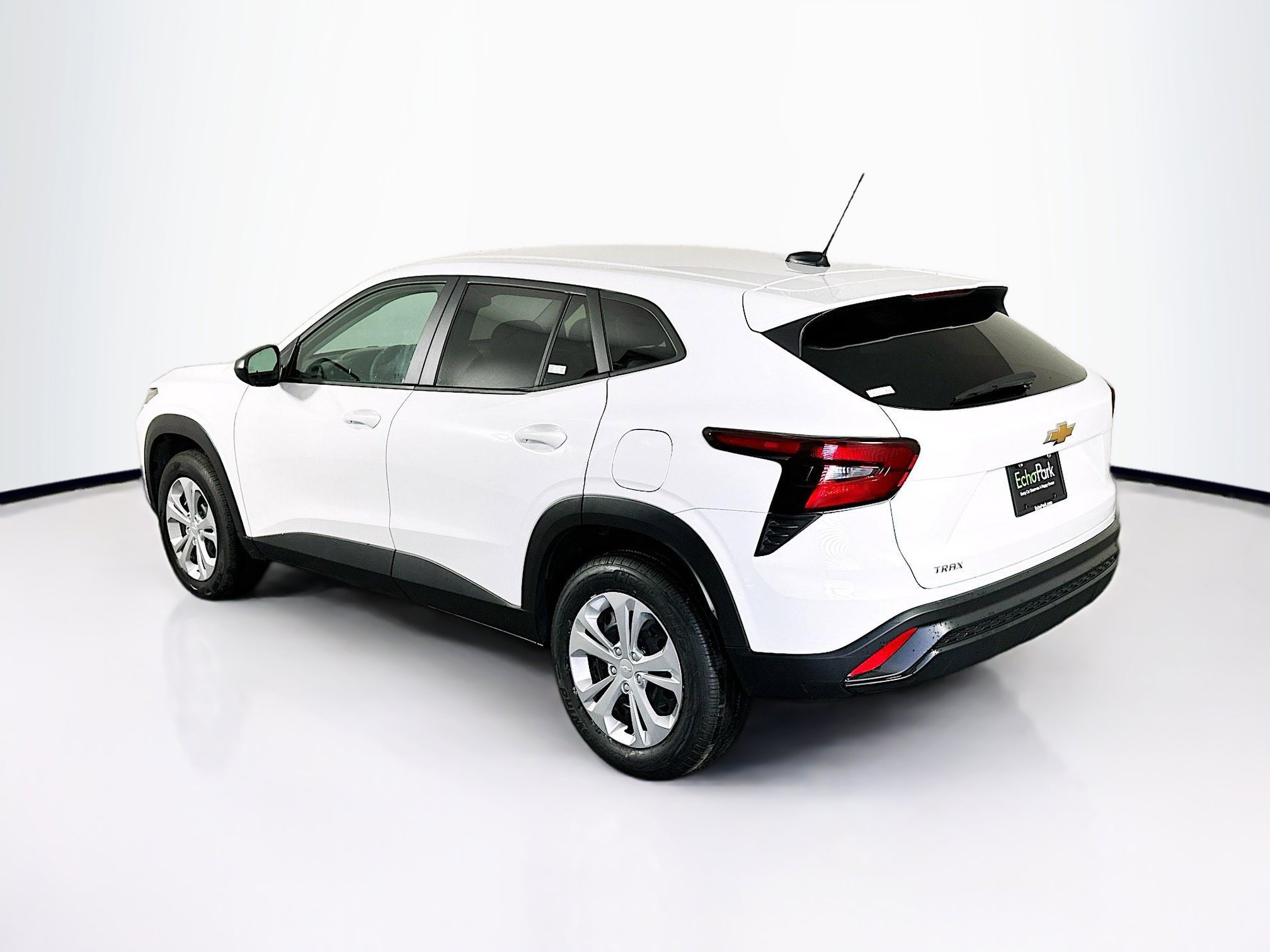 Used 2025 Chevrolet Trax LS image 5