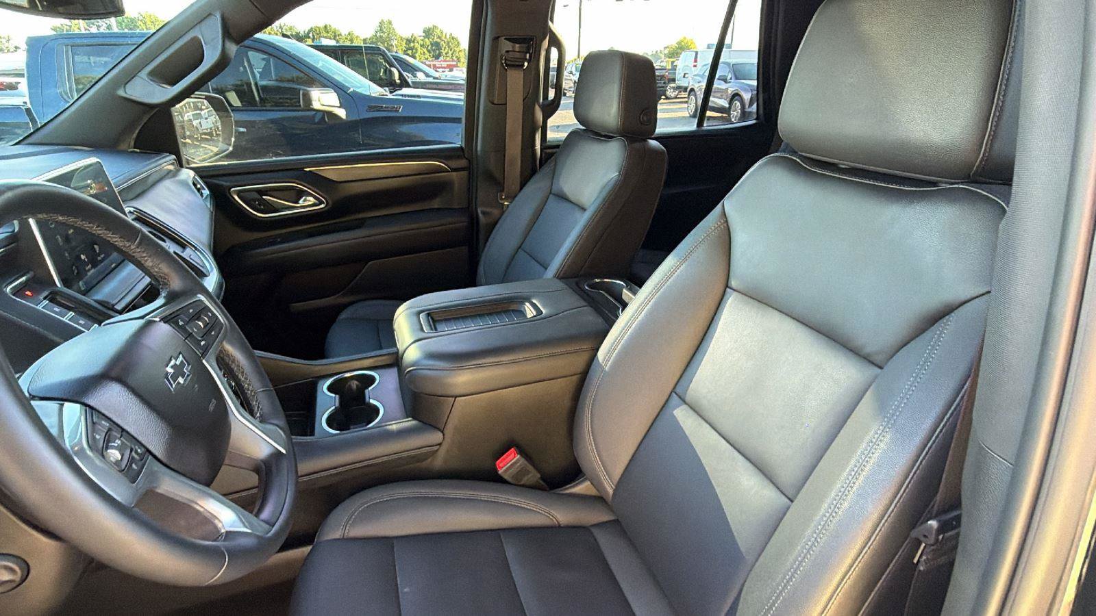 Used 2023 Chevrolet Tahoe Z71 w/ Luxury Package AWD/4WD image 18