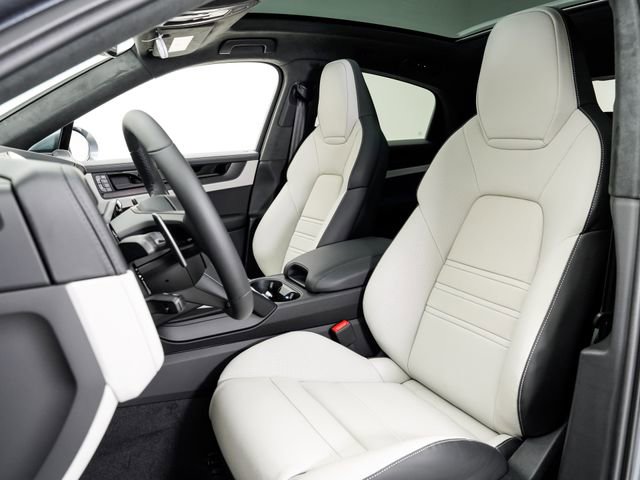 New 2026 Porsche Cayenne GTS image 5