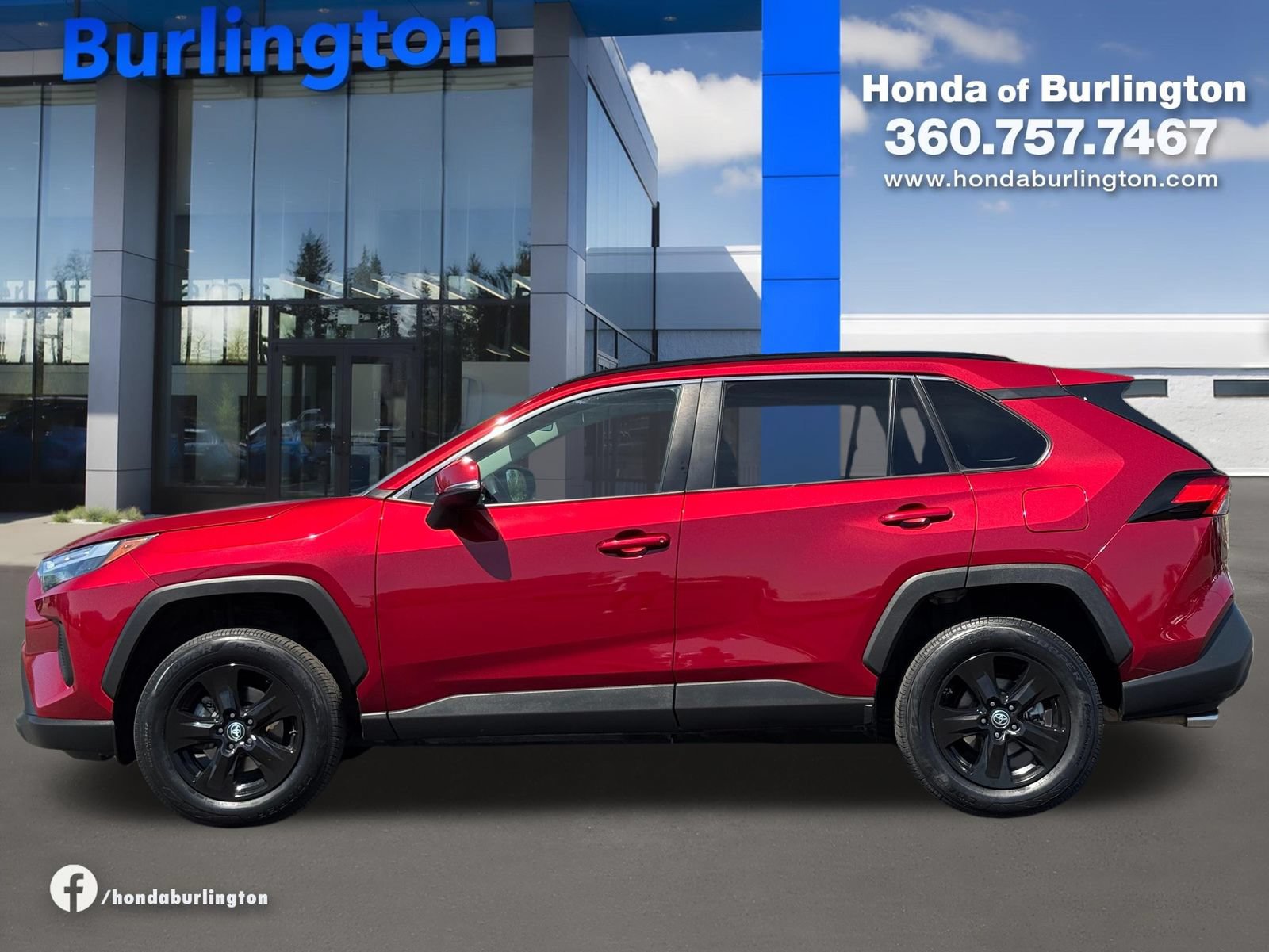 Used 2023 Toyota RAV4 XLE AWD/4WD image 3