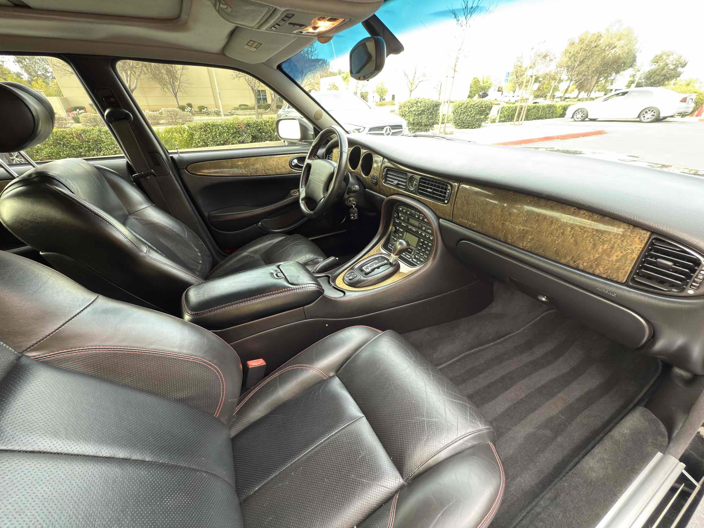 Used 2002 Jaguar XJ8 image 98