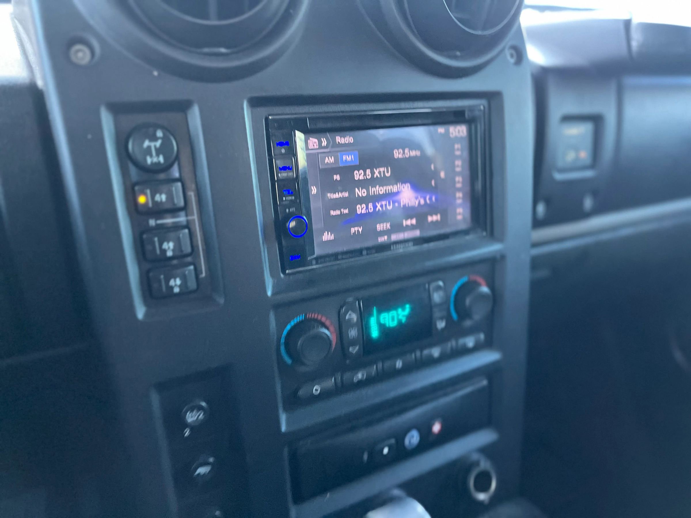 Used 2005 HUMMER H2 SUT w/ Preferred Equipment Group image 20