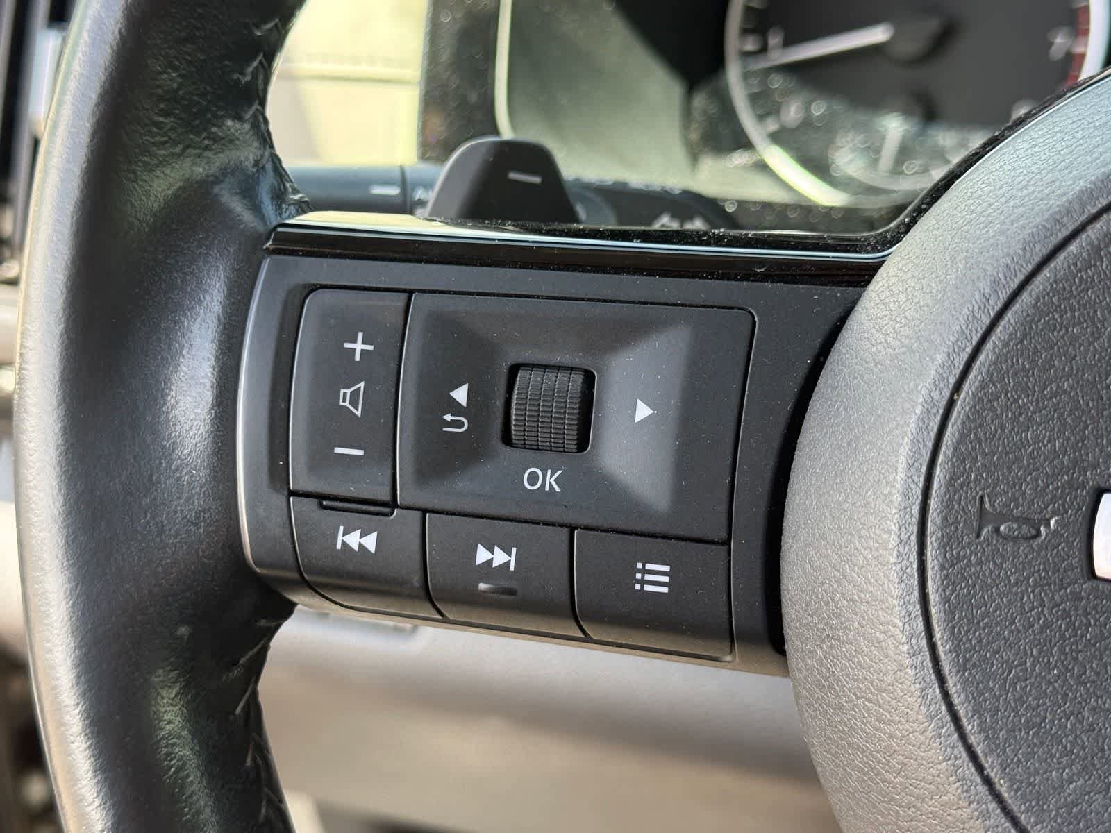 Used 2022 Nissan Pathfinder SL FWD image 22