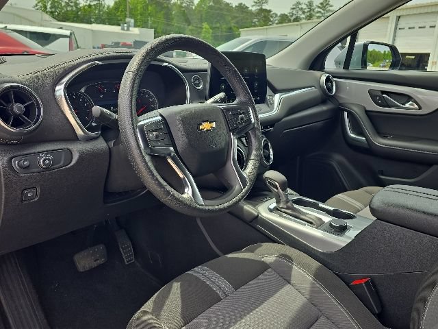 Used 2025 Chevrolet Blazer LT w/ Convenience Package FWD image 23