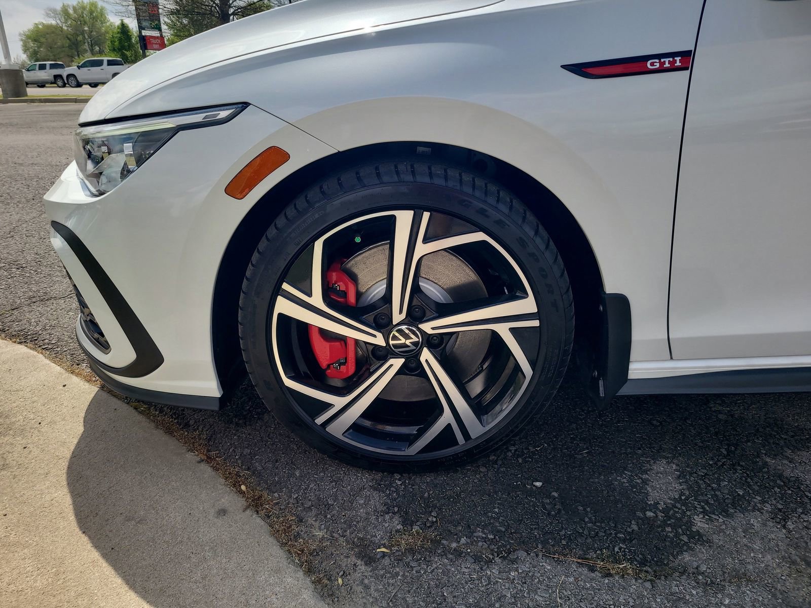 Used 2024 Volkswagen GTI SE w/ MDO Package FWD image 9