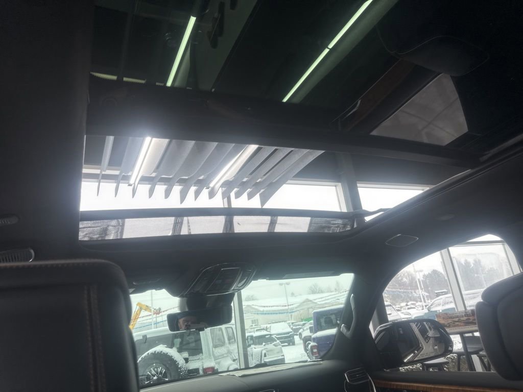 New 2025 Jeep Grand Wagoneer Series III w/ HD Trailer Tow Package image 36