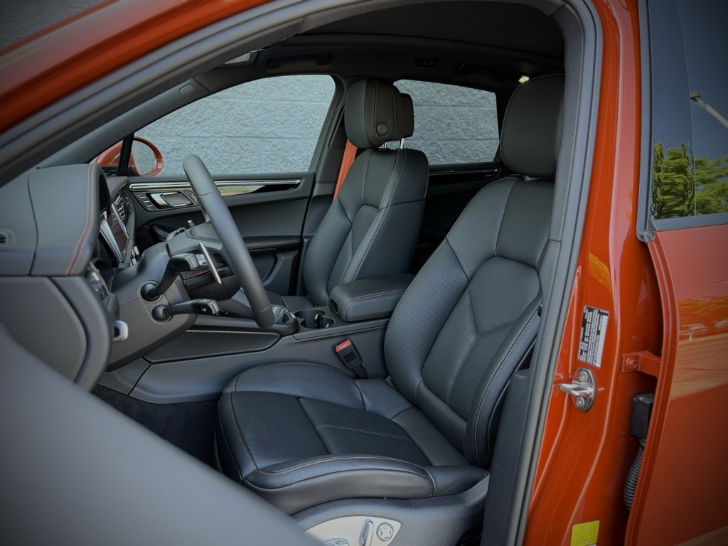 New 2025 Porsche Macan image 5