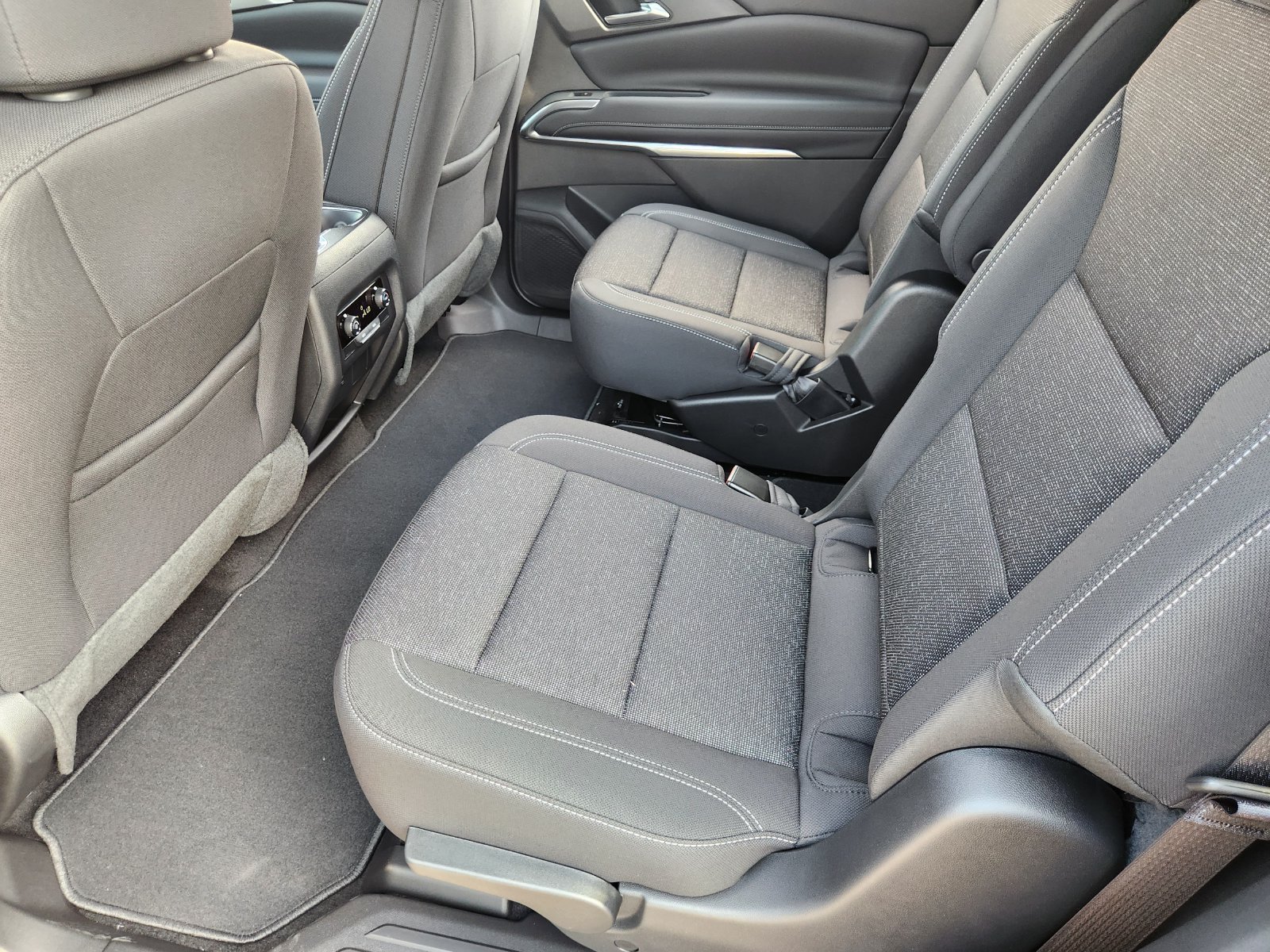 New 2027 Chevrolet Traverse LT FWD image 24
