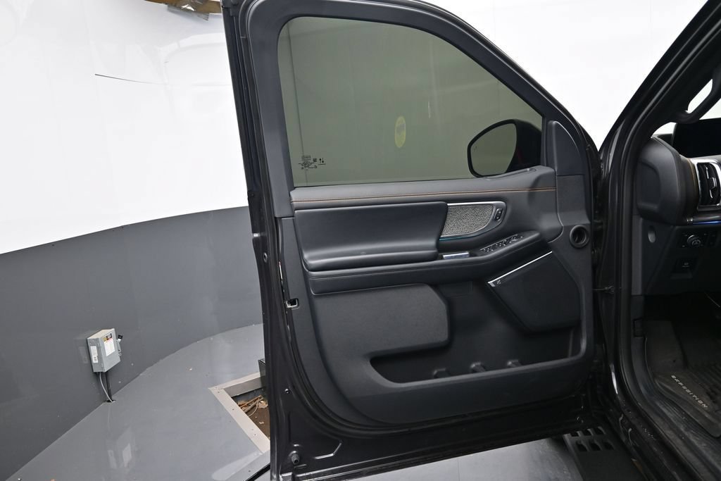 Used 2025 Ford Expedition Tremor AWD/4WD image 16