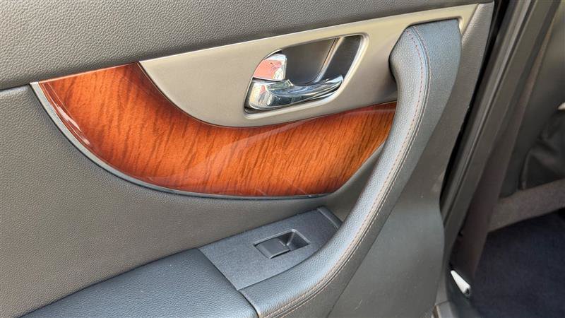 Used 2014 INFINITI QX70 2WD w/ Premium Package image 44