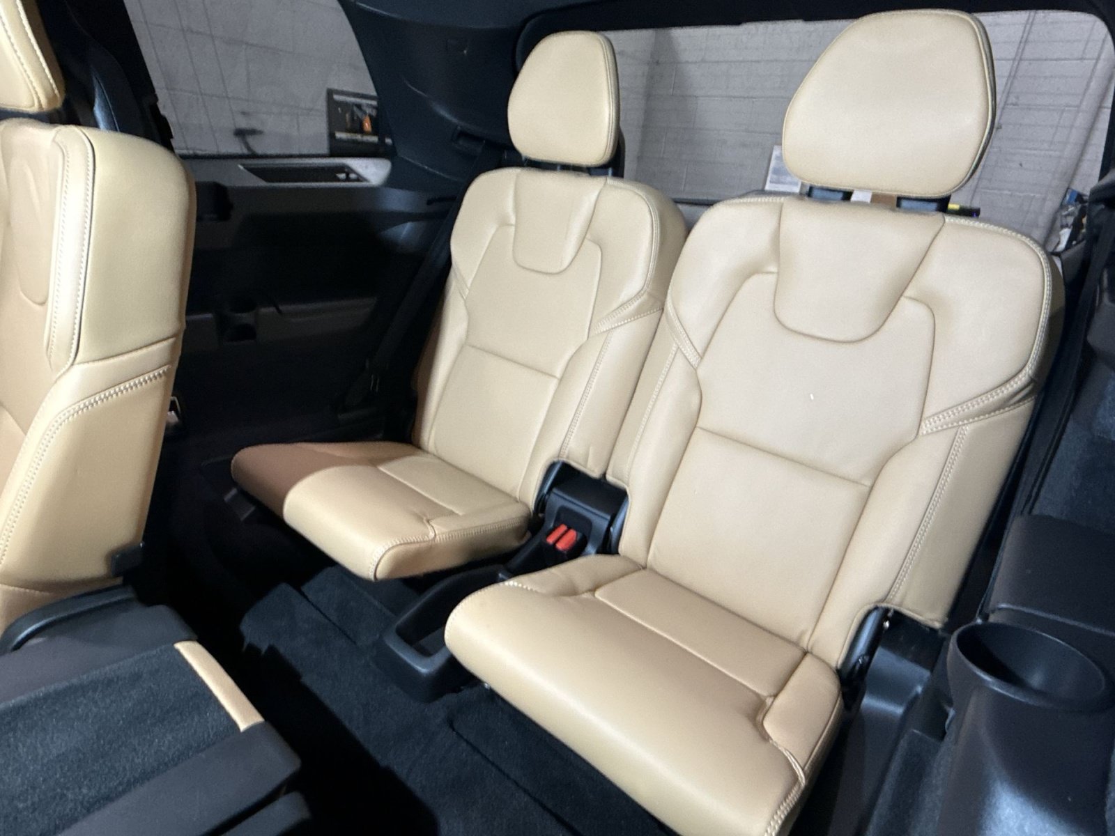 Certified 2024 Volvo XC90 B6 Ultimate w/ Protection Package Premier AWD/4WD image 26